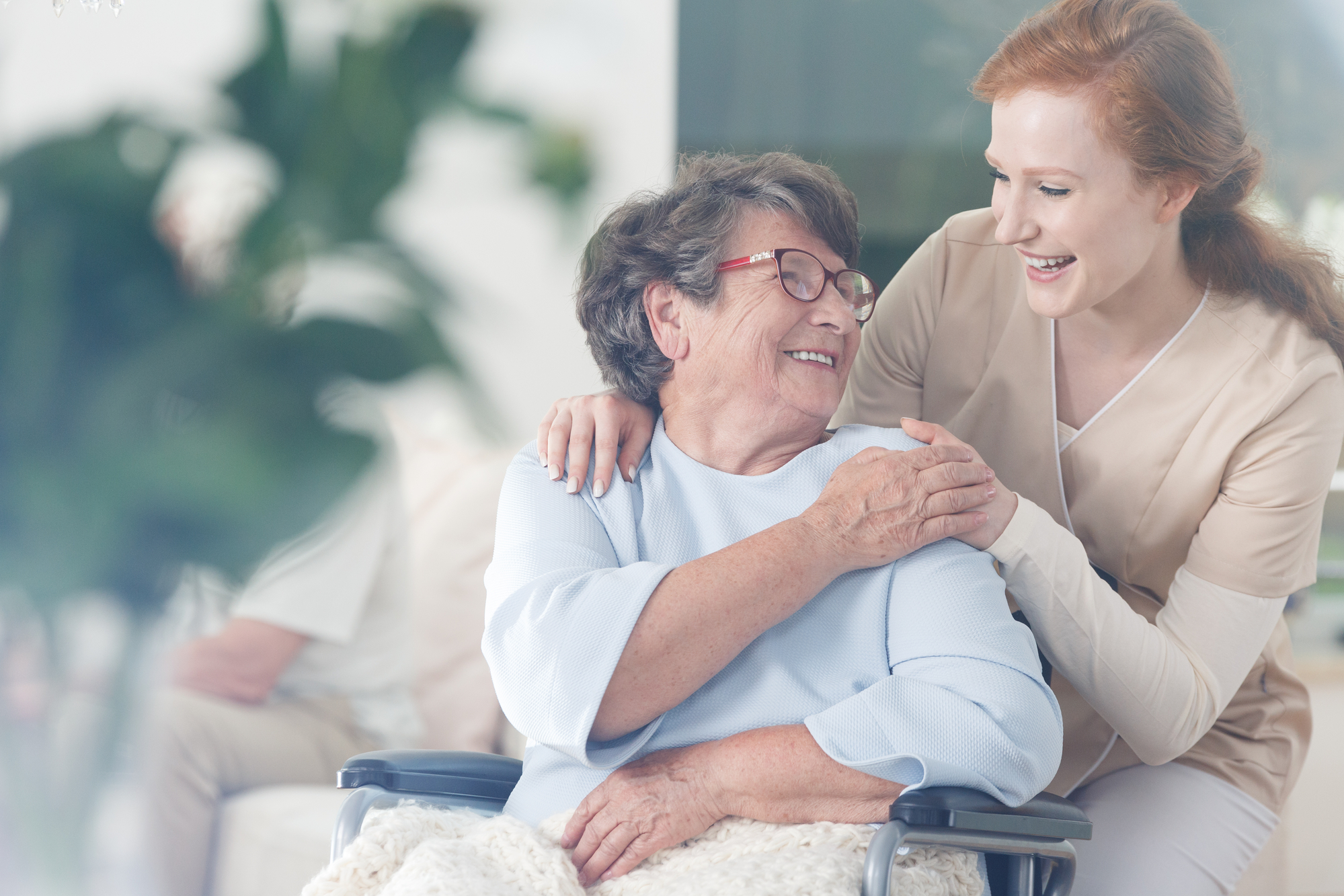 5+ Factors to Consider: Private Caregiver vs Home Care Agency